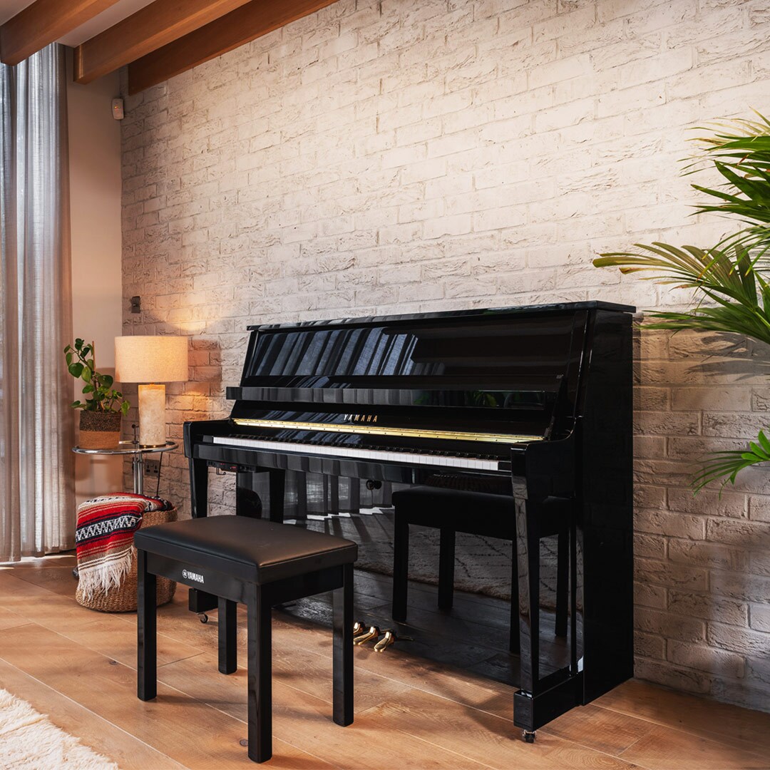 Das im Wohnzimmer aufgestellte Klavier B10