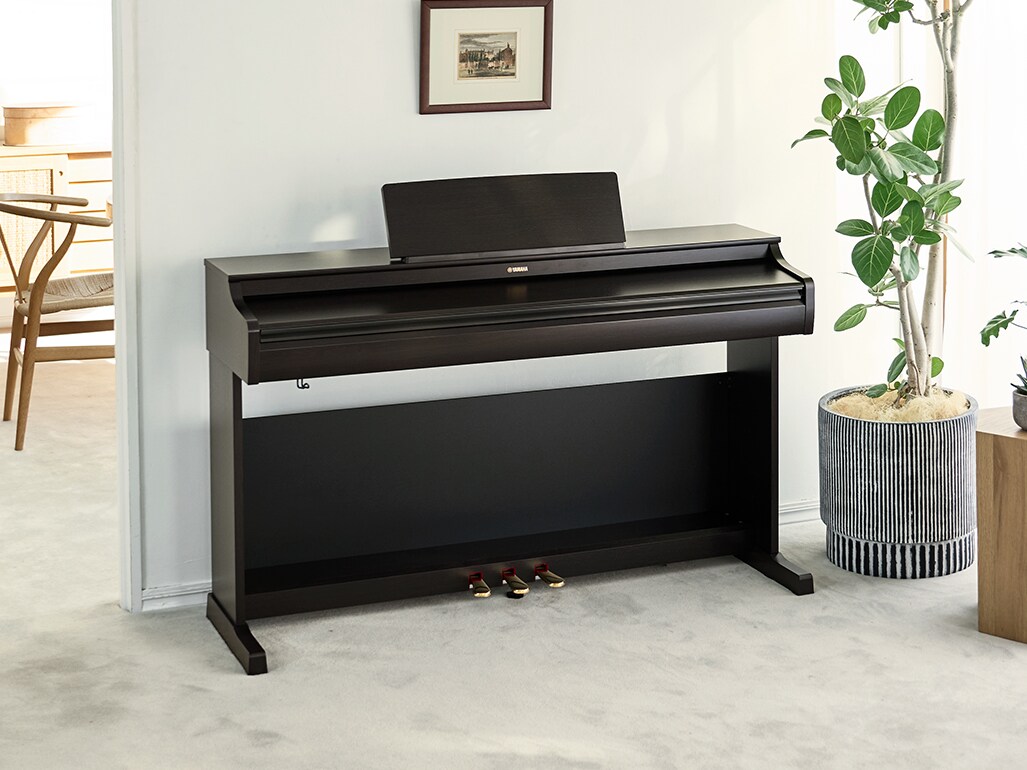 Das kompakte, edle Design der ARIUS Digitalpianos fügt sich natürlich in Wohnräume ein.