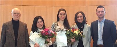 Übergabe des Stipendiums der Yamaha Music Foundation of Europe an die beiden Gewinnerinnen des diesjährigen Wettbewerbs für Piano.